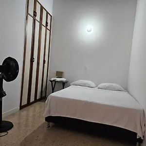comfortable-spacious-two-bedroom-apartment.colombiamedellinhotels.com/